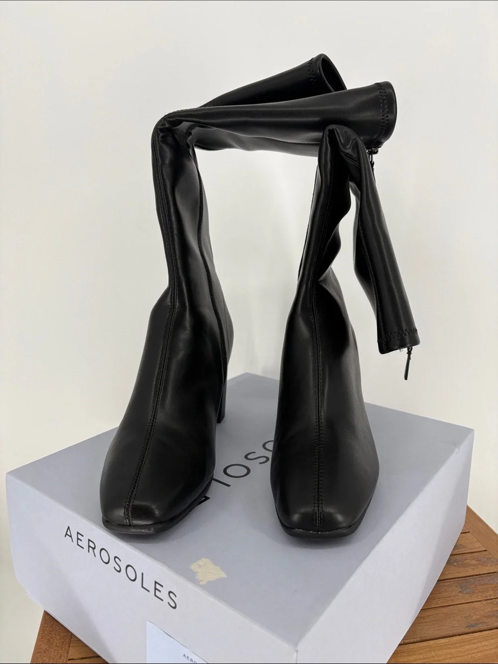 New Aerosole Black Knee-High Block Heel Women's Boot size 8W